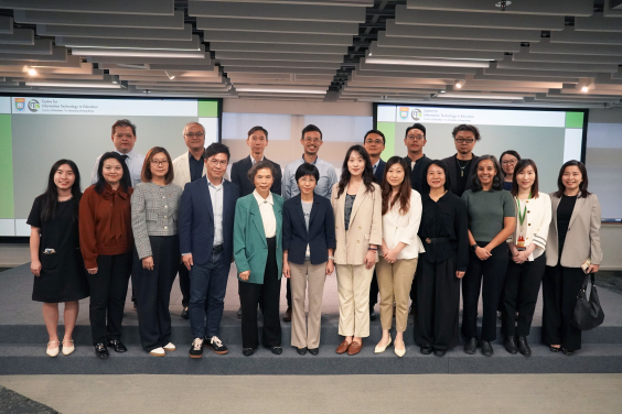 All presenters and panellists at the public forum